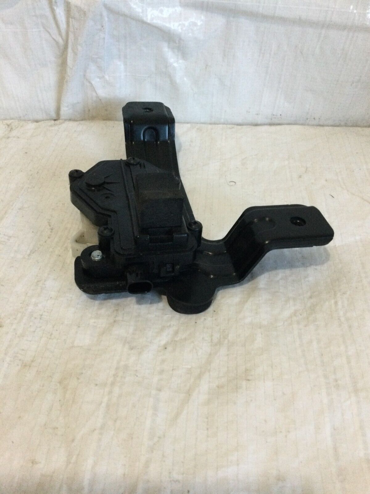 2019 GMC Sierra 1500 Tailgate lock Actuator OEM