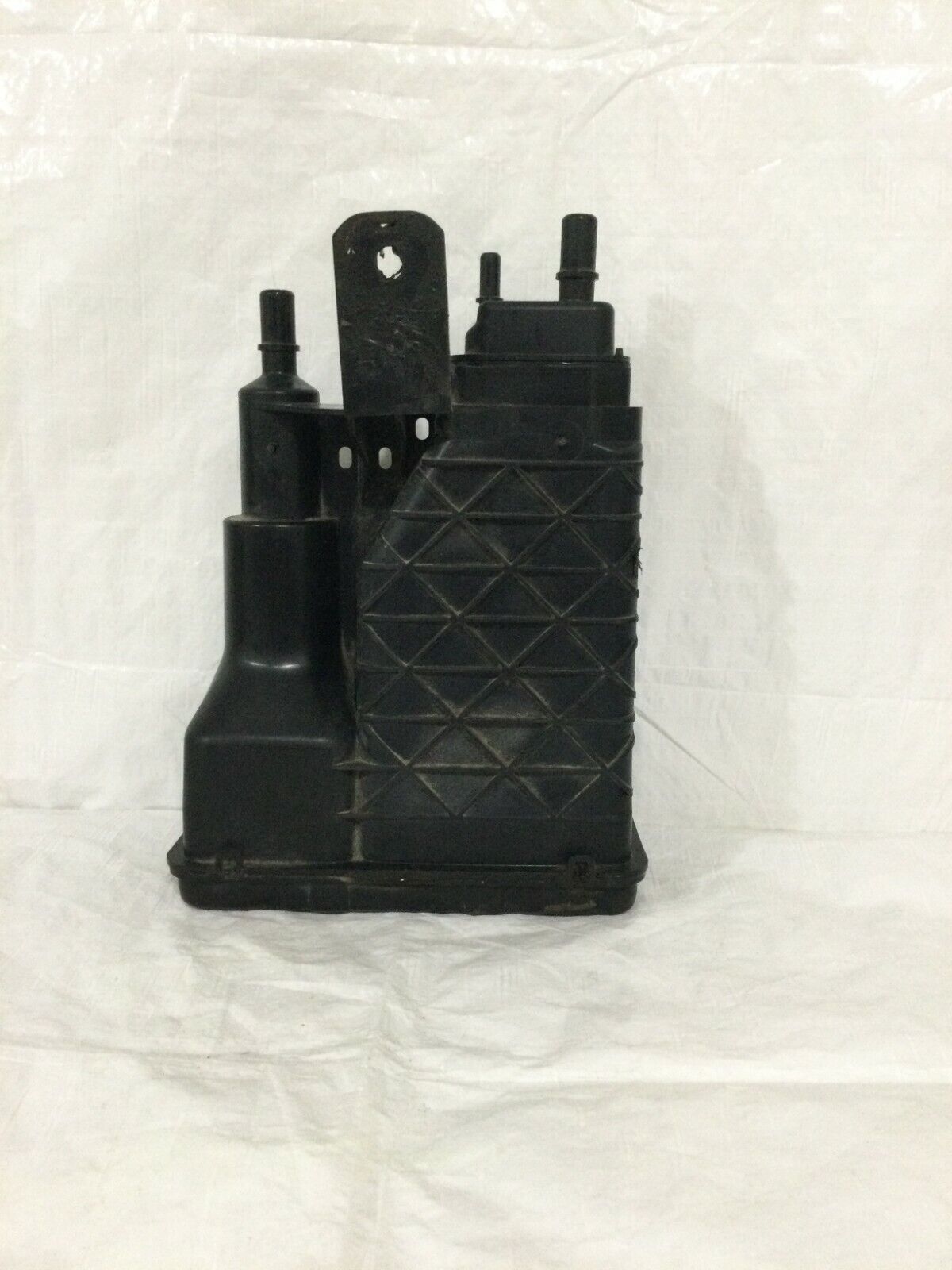 2017 2018 Chevrolet Silverado 1500 Fuel Vapor Canister 84106544 OEM
