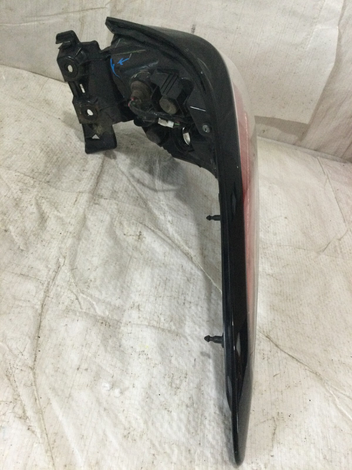 2018 Nissan Murano Rear Right Tail Light Assembly OEM ( DAMAGED)