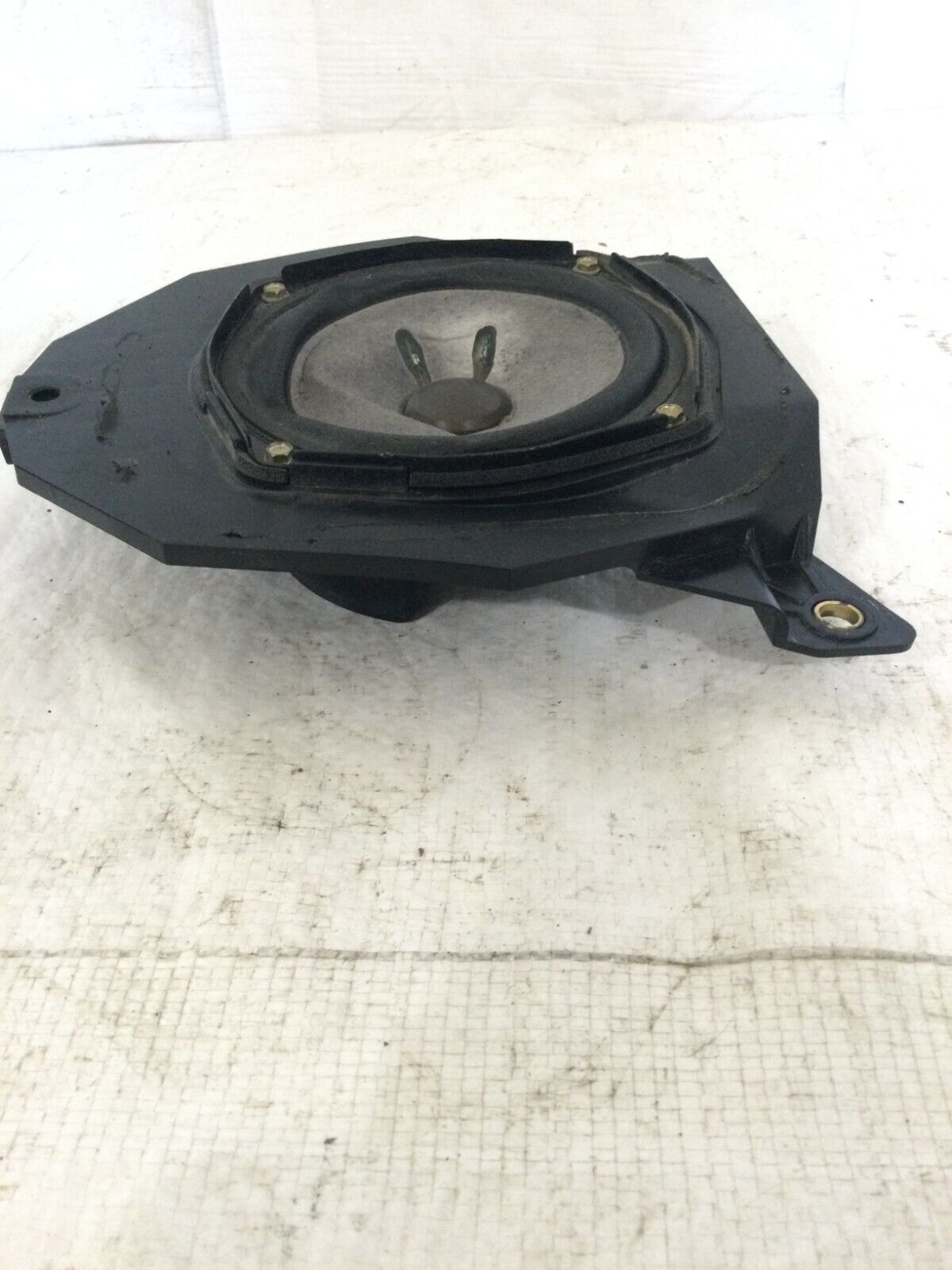 2003-2006 Cadillac Escalade EXT Left Rear Door Speaker OEM 15054680