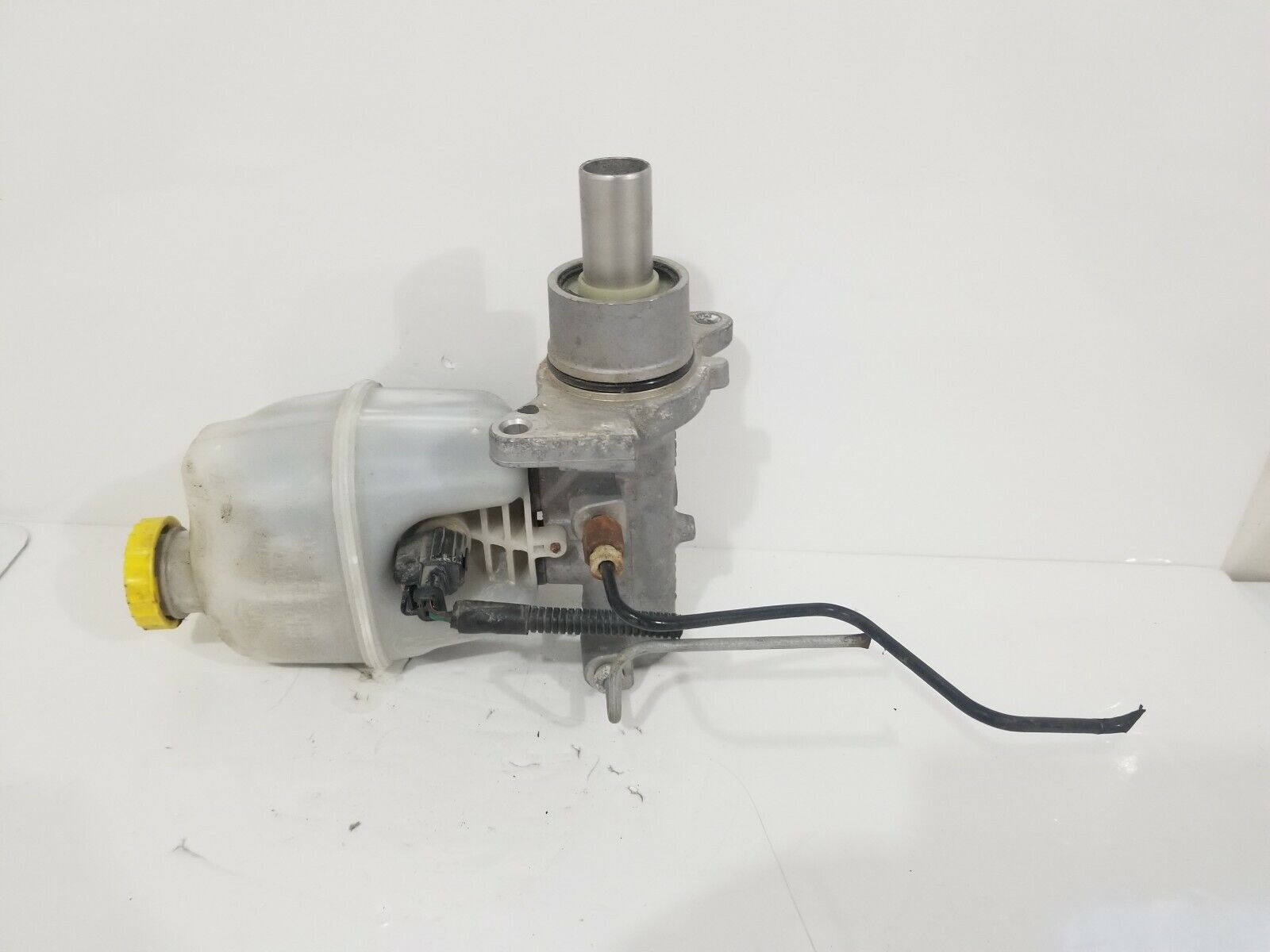 2005 Dodge Ram 2500 Power Brake Master Cylinder W/ Reservoir Tank OEM 