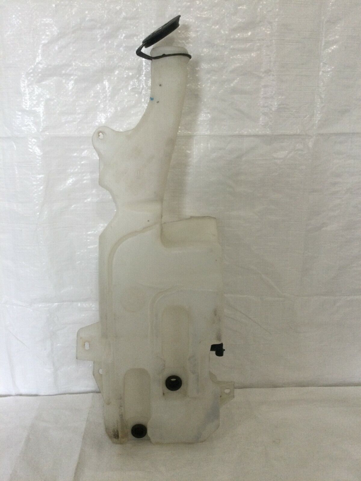 2007 GMC Yukon Windshield Washer Fluid Reservoir Bottle OEM 6.0L