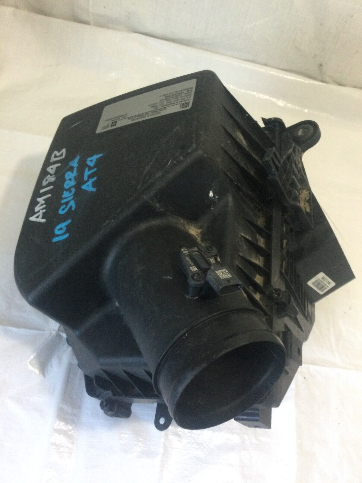 2019-2021 Chevy Silverado 1500 5.3L Air Cleaner Filter Housing OEM 84412395