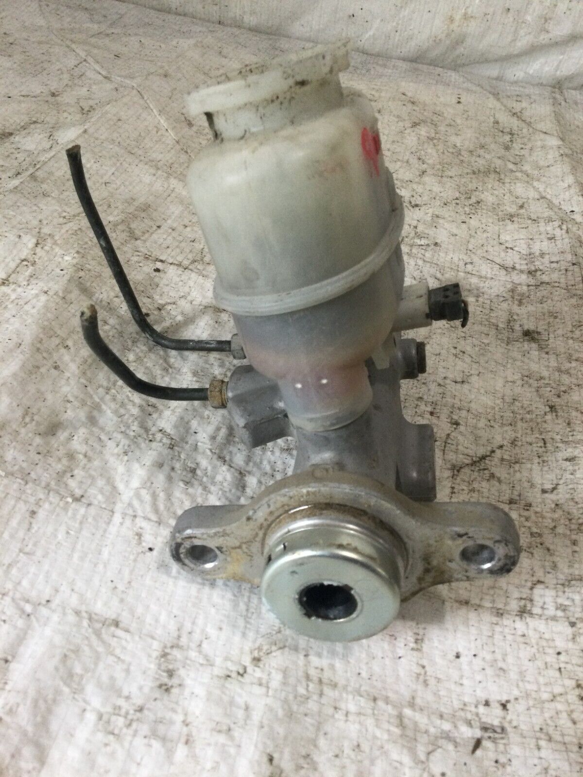 2002 Nissan Frontier Master Brake Cylinder W/ Reservoir OEM