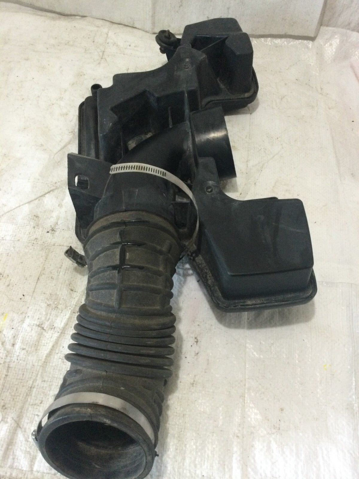 2003 Dodge Ram 1500 5.7L Throttle Body Air Intake/Resonator 53032463AB OEM