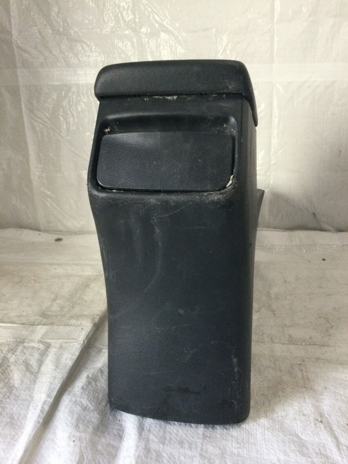 2017 Hyundai Elantra Front Center Console LID W/ Armrest OEM