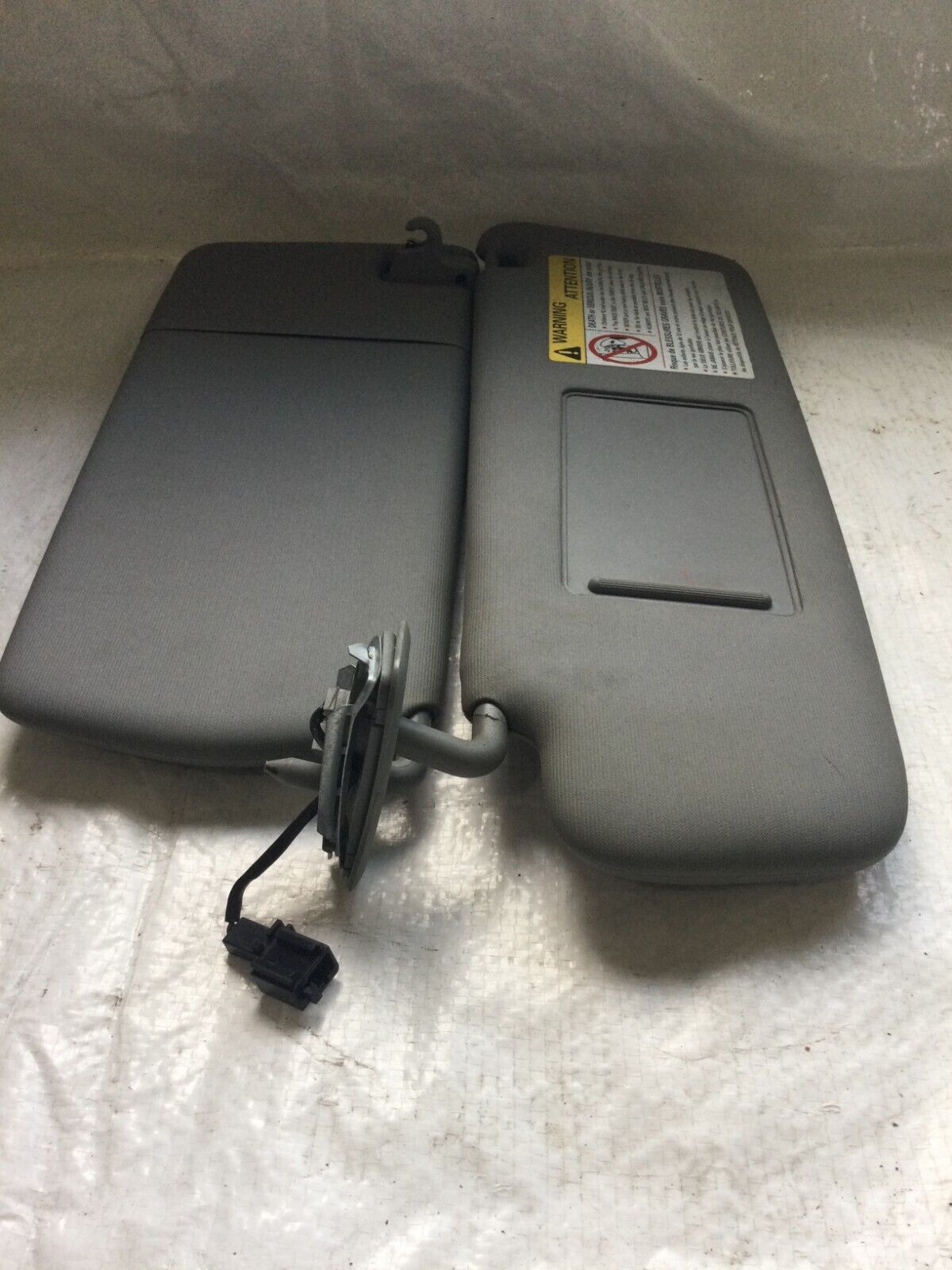 2004-2007 Volkswagen Touareg Left Driver Side Sun Visor OEM LH