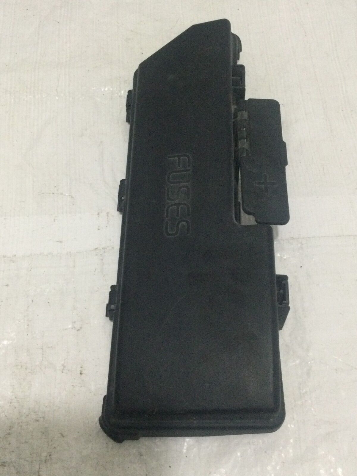2004-2006 Volvo S60 Fuse Box Plastic Cover LID OEM 9494211