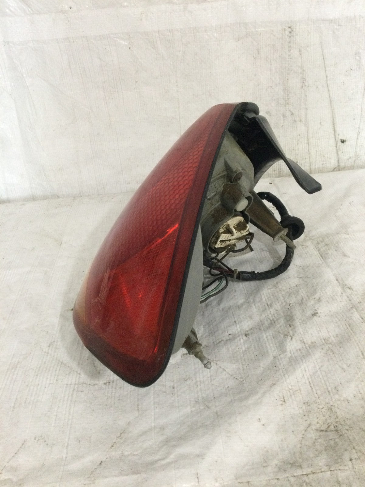 2003 Hyundai Tiburon Right Passenger Side Tail Light Assembly OEM 92402-2CXXX