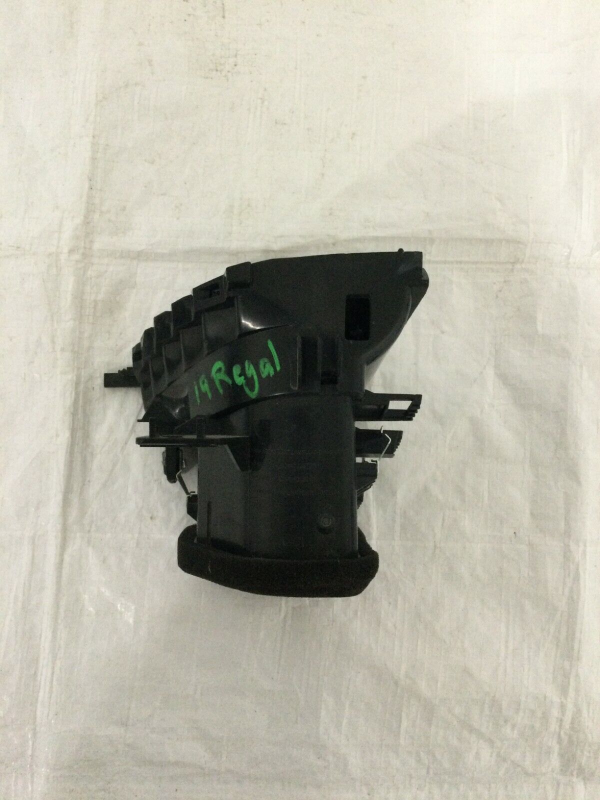 2018-2020 Buick Regal Preferred II Dash Left Center Air Vent OEM 39017311