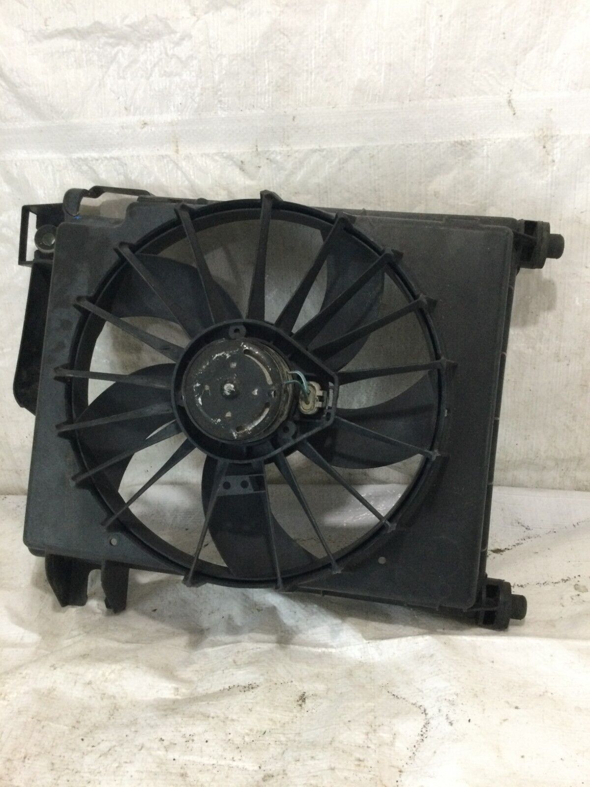 2005 Dodge Ram 1500 Intercooler Cooling Fan  Assembly 1115088 OEM ( DAMAGE )