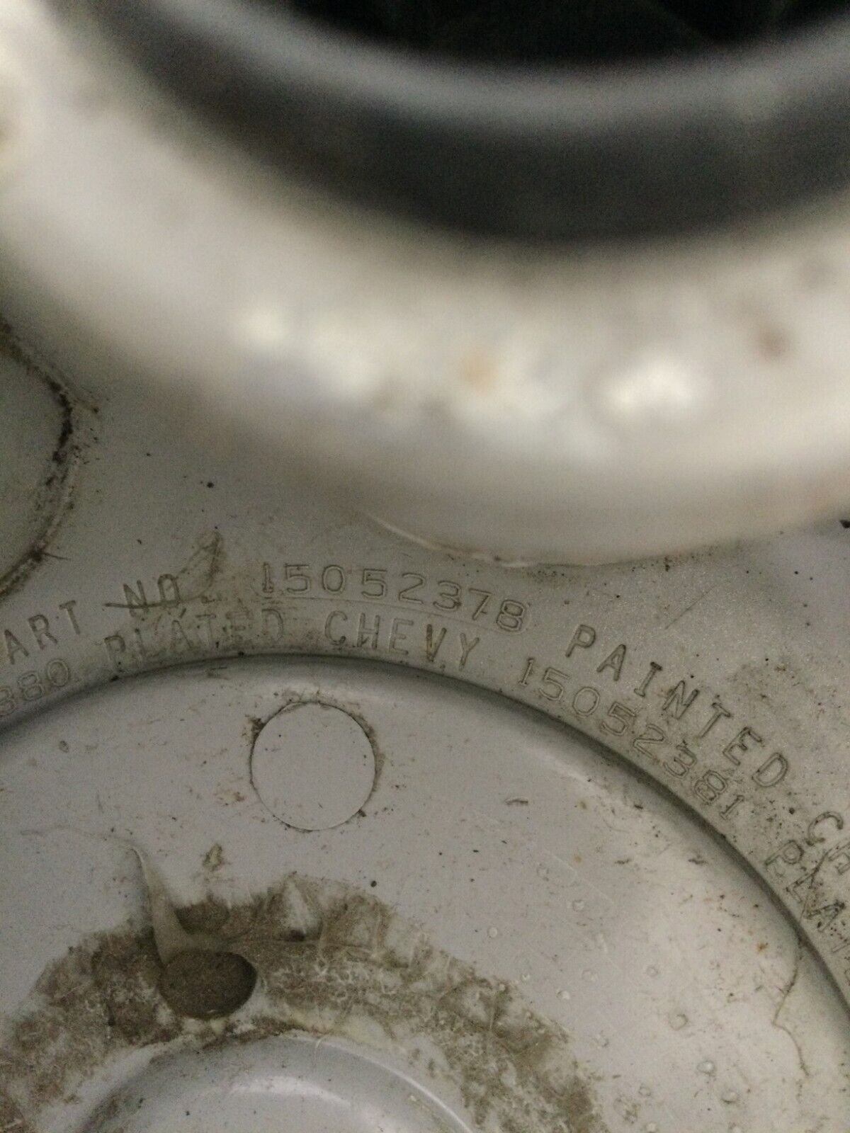 1999-2006 Chevy Silverado 2500 3500HD Wheel Center Hub Cover Cap 15052379 OEM