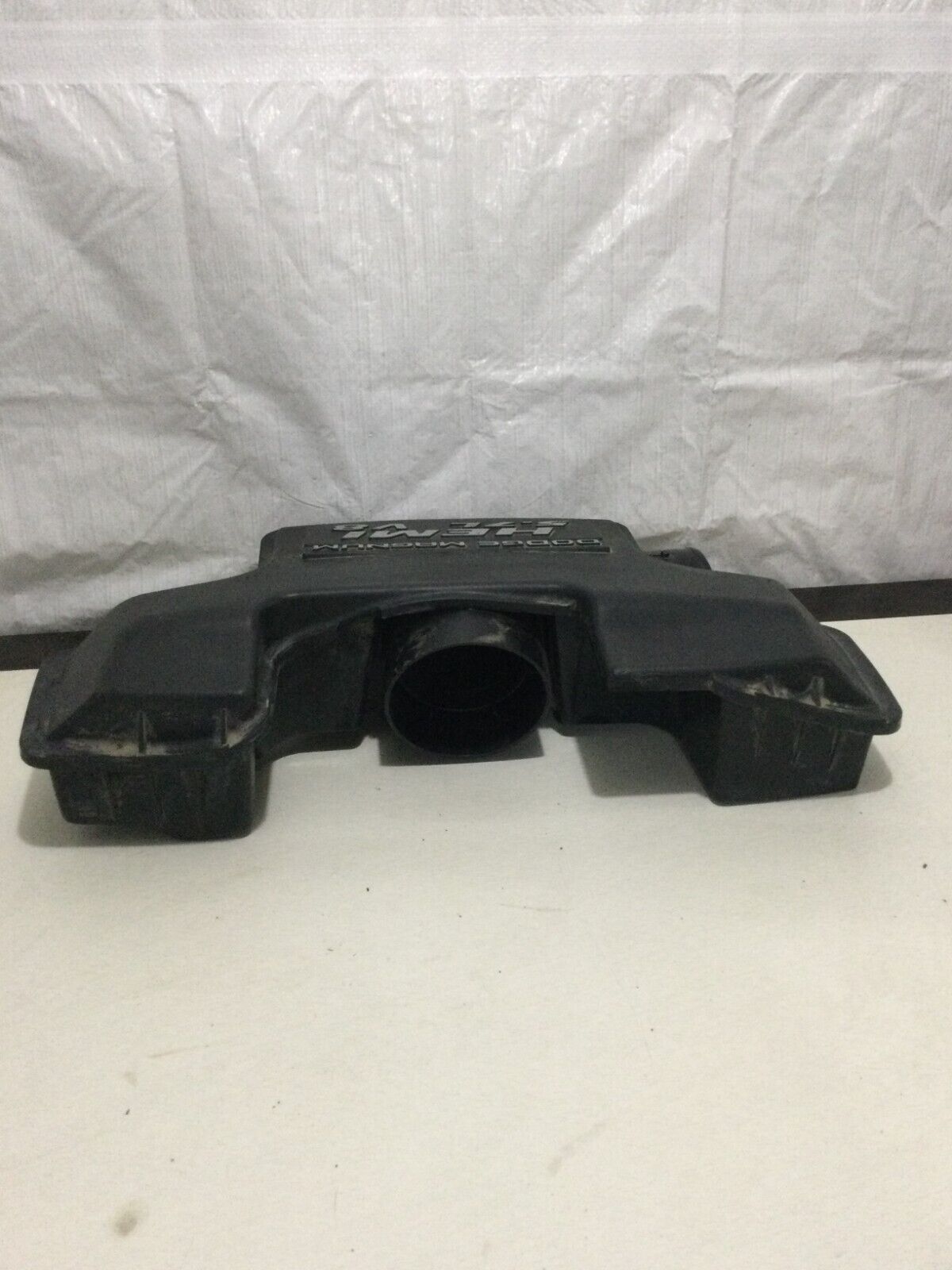 2004-2005 Dodge Ram 1500 5.7L Hemi Air Intake Resonator Housing Box OEM 53032463