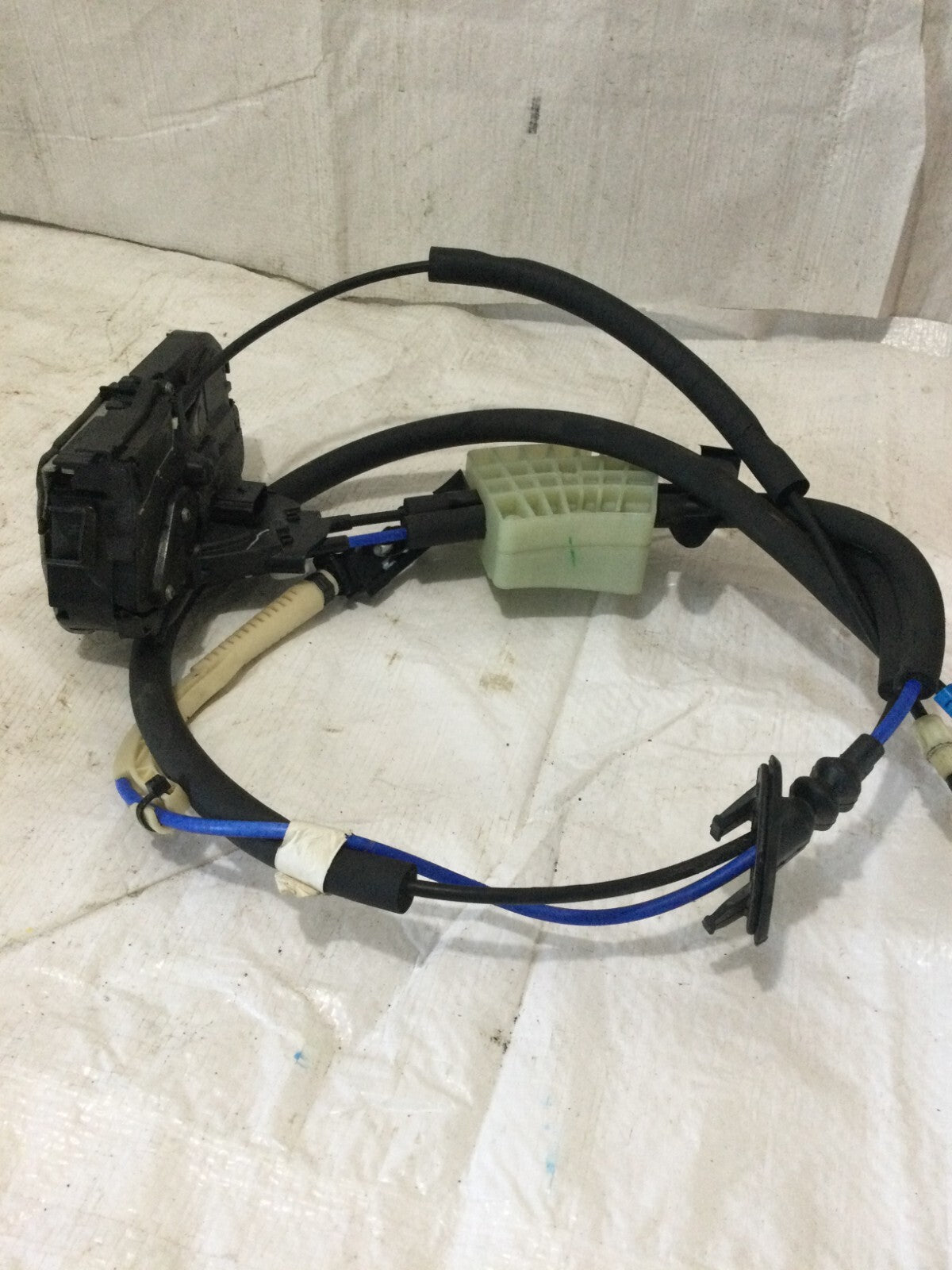 2023 Ford F150 Front Right Passenger Door Lock Latch Actuator  OEM ( DAMAGED )