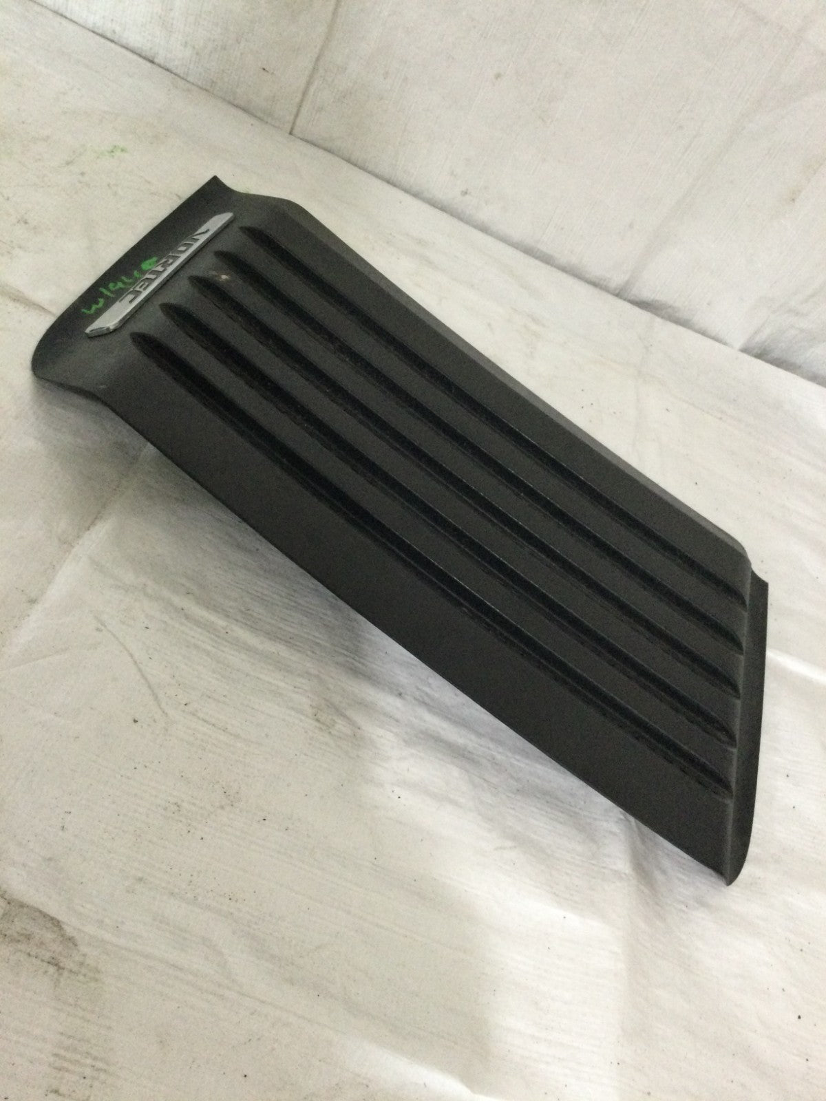 2007-2010 Chevy Silverado 2500 3500 Right Hood Scoop Insert Vortec OEM