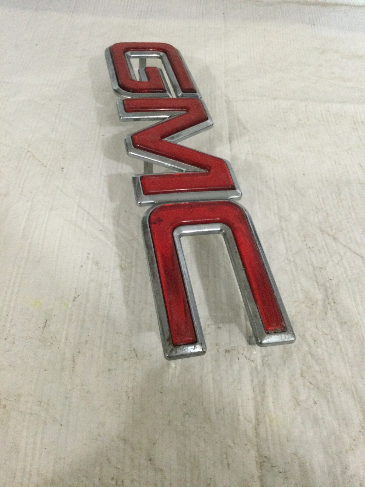 GMC 2003-2007 Grille Emblem Badge 15706323 Denali Yukon OEM