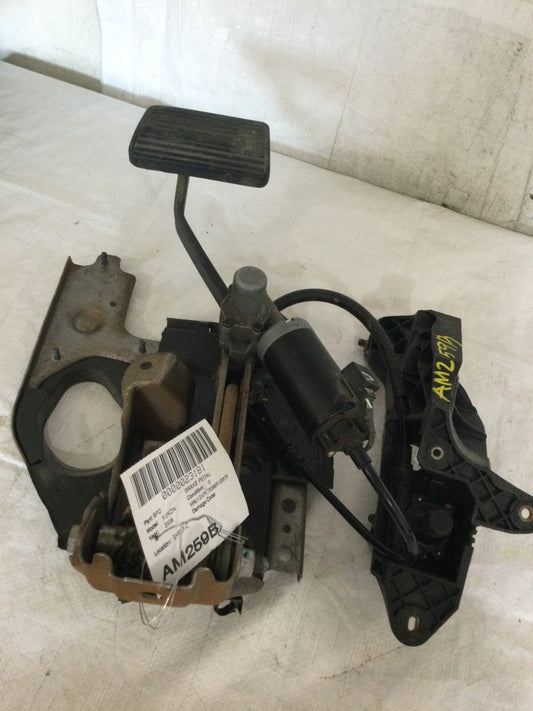2008 GMC Yukon Brake Pedal Assembly OEM