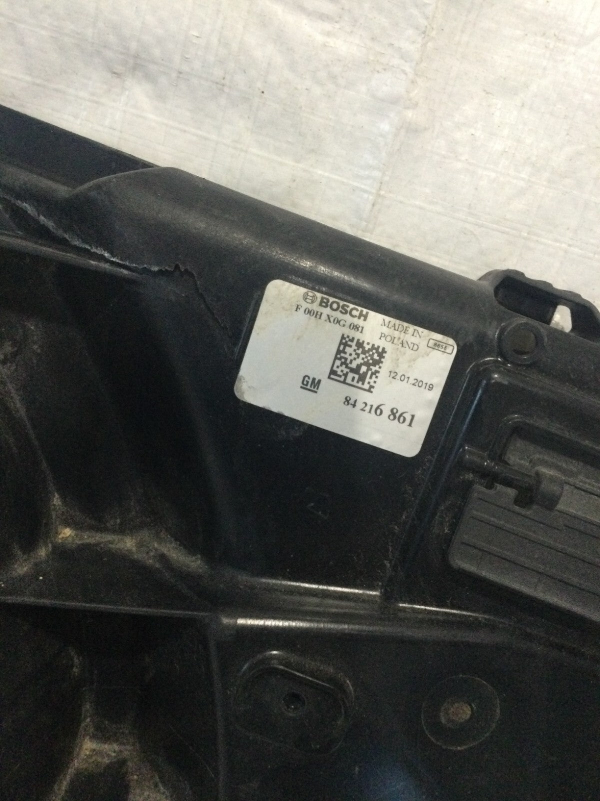 2019 BUICK REGAL 2.0L RADIATOR COOLING FAN SHROUD & BLADE & MOTOR OEM (DAMAGE )