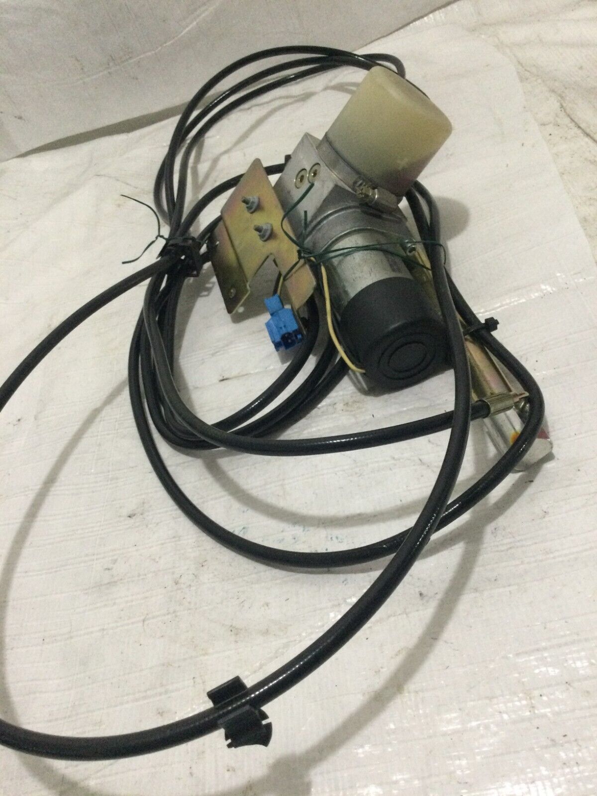 2004 BMW 745I Rear Trunk Lid Hydaulic Pump Actuator Motor 7015009 OEM