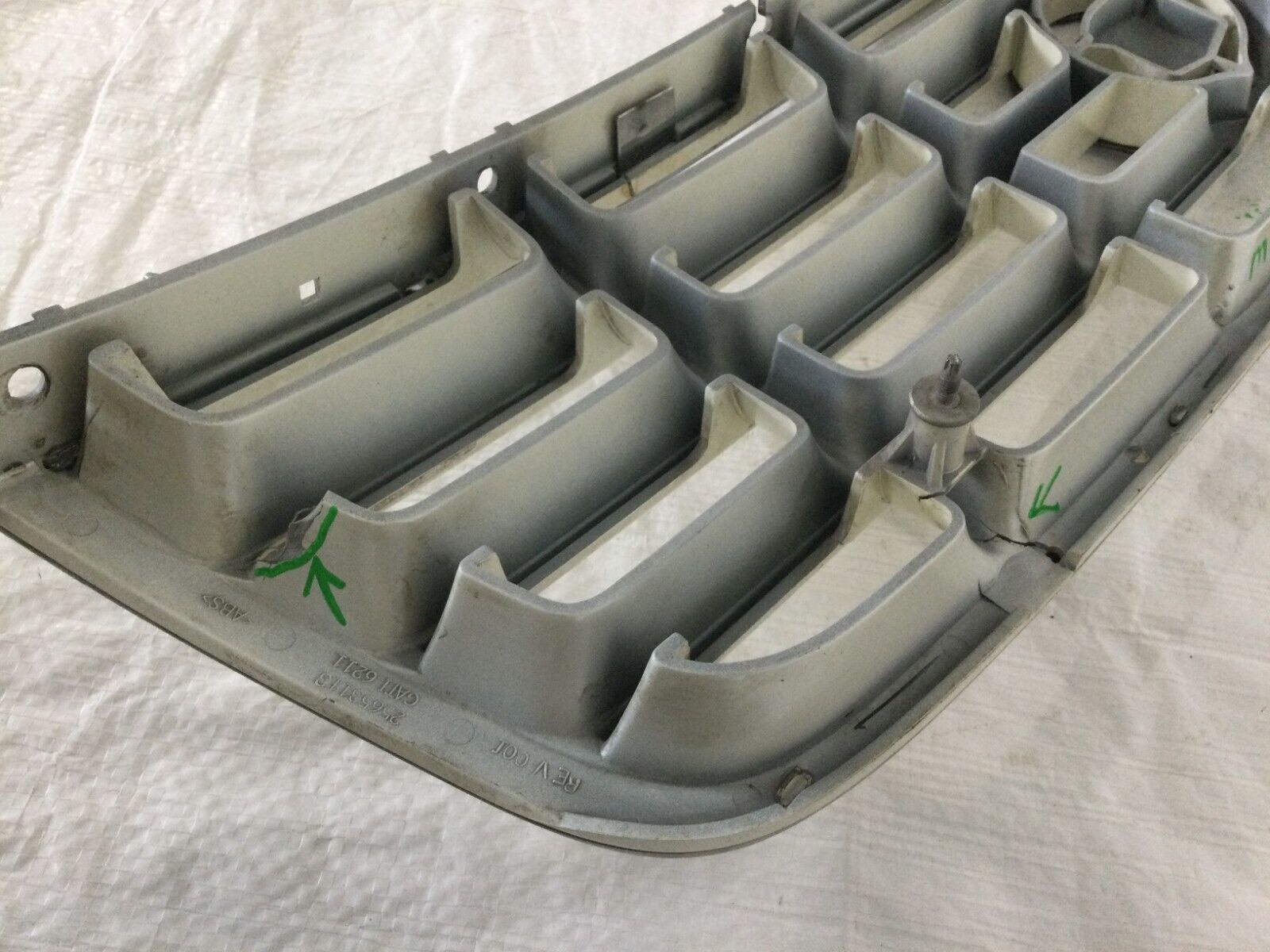 2004 Cadillac Seville Grille with Emblem 25653113