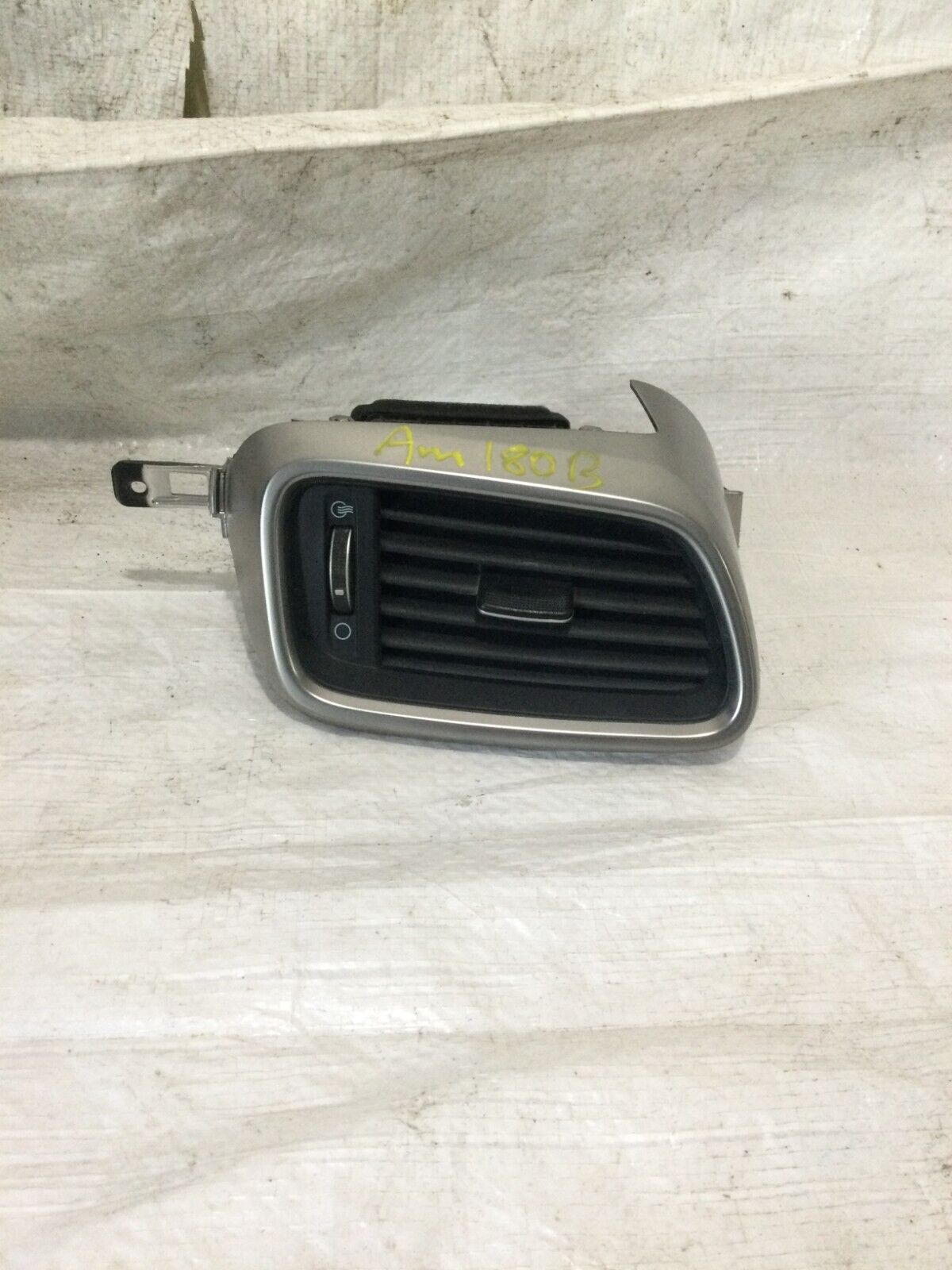 2016-2018 Kia Sorento A/C Air Vent Outlet RH Passenger Side 97490-C6000