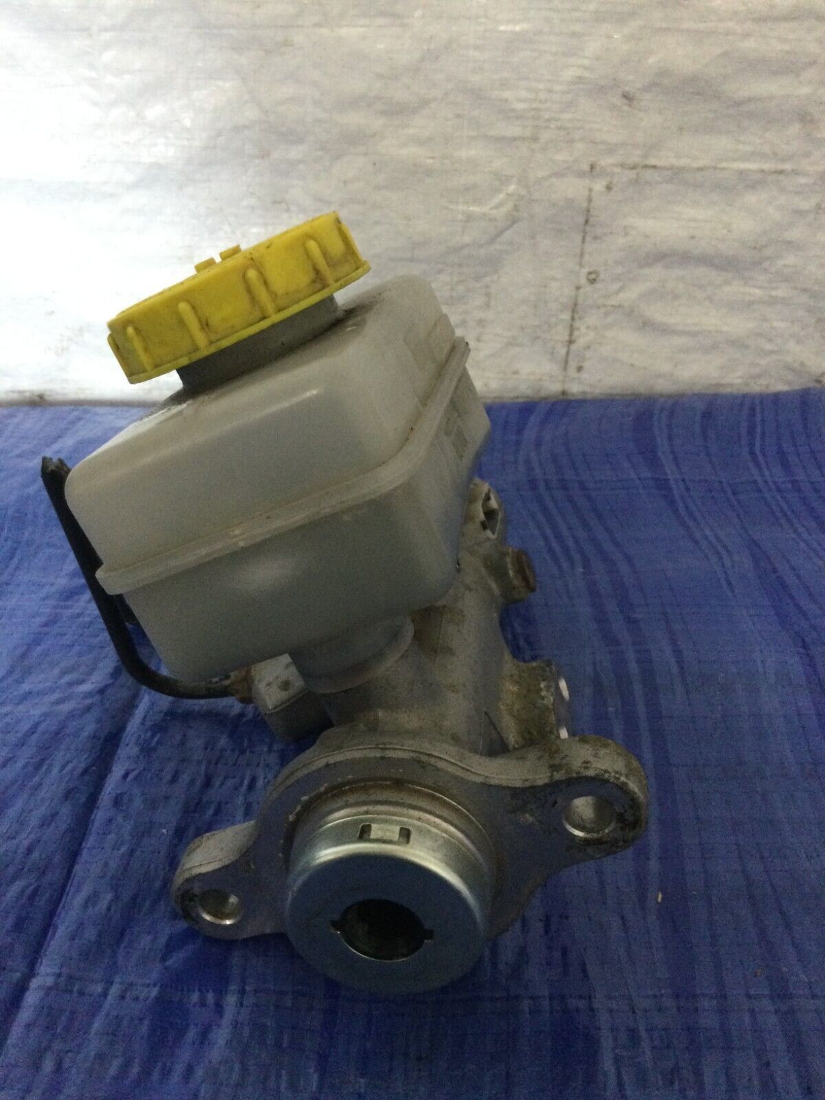 2001 Nissan Xterra Master Cylinder W/ Reservoir OEM