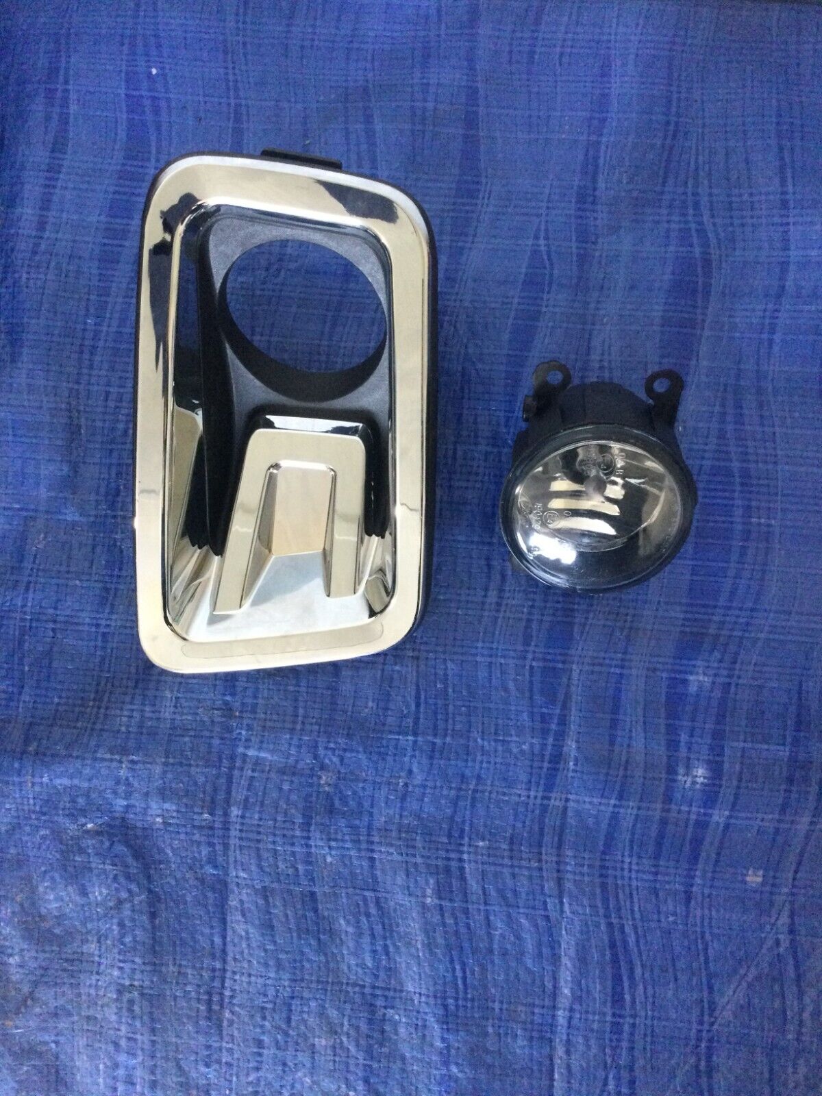 2017 Nissan Titan Fog light W/ Cover Trim Bezel OEM Left Driver Side LH