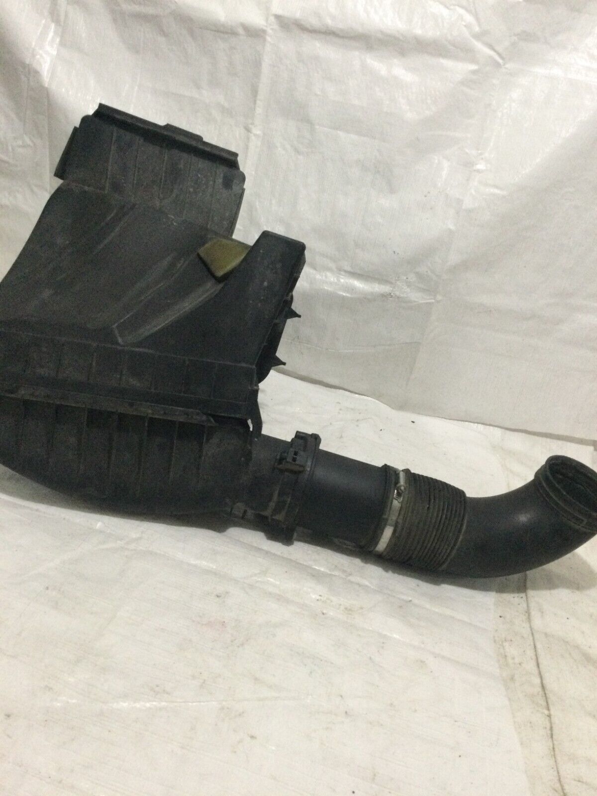 2004 BMW 7-Series  Air Box  Cleaner  OEM