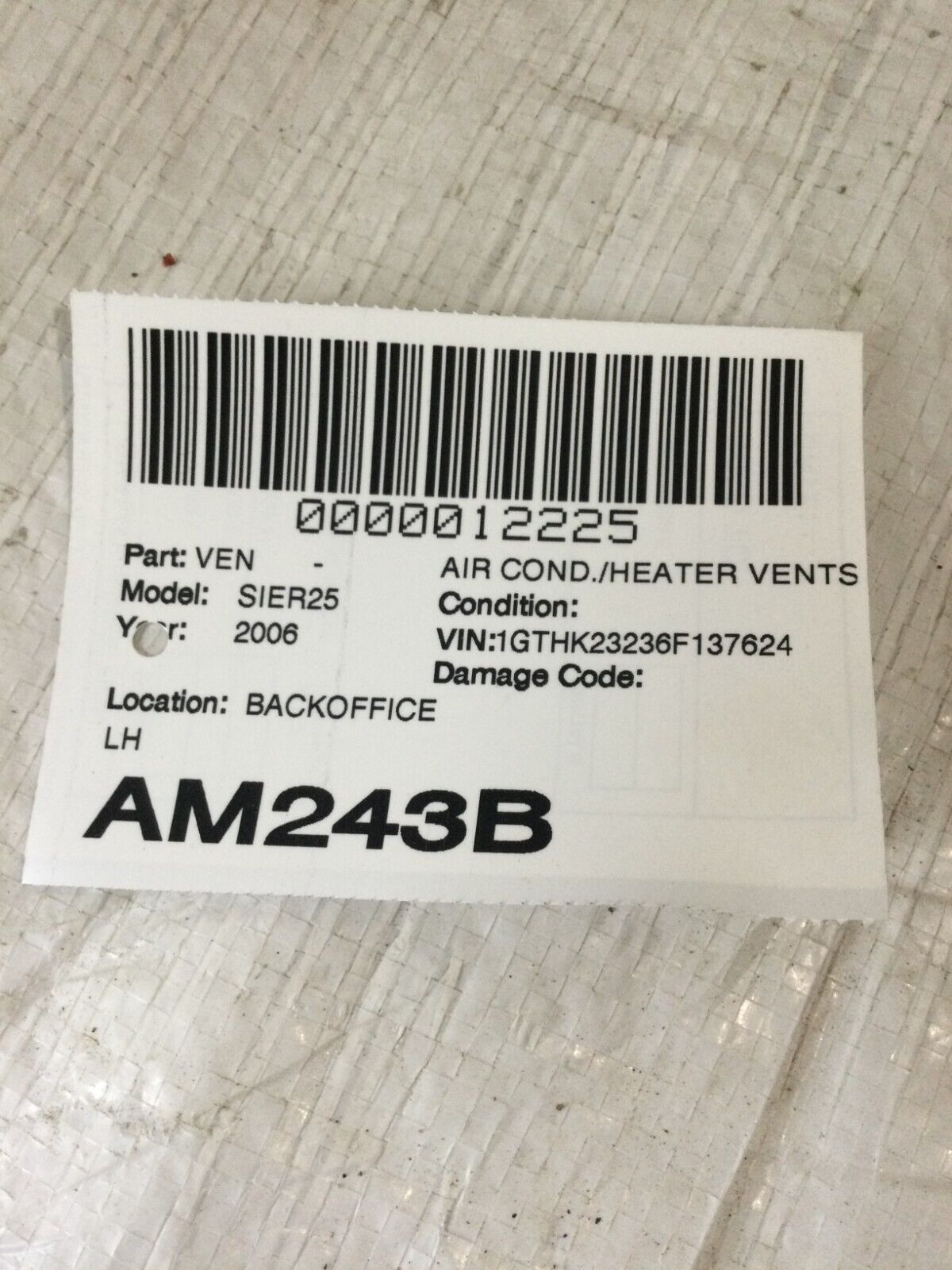 2006 GMC Sierra 2500HD Left Front Dash Air Vent OEM  15771300