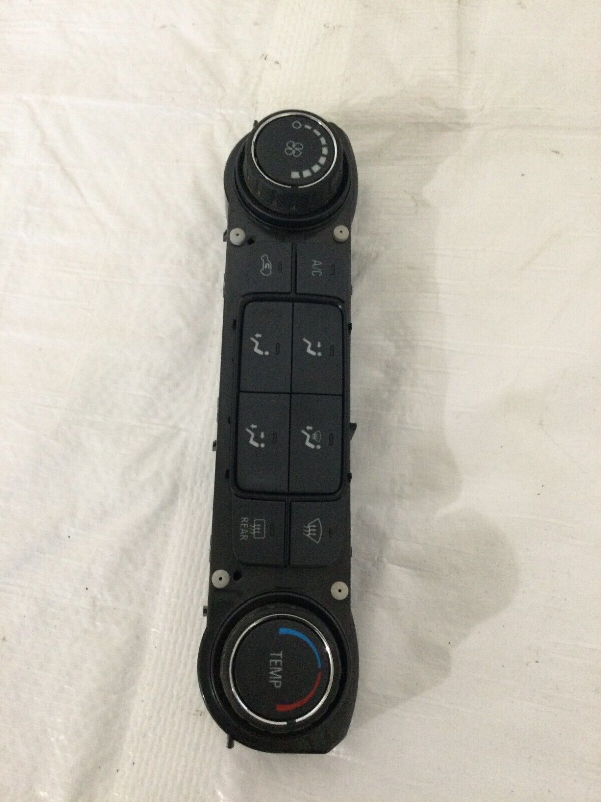 2018 Chevrolet Silverado 1500 Heater AC Temperature Control Unit OEM 84164472