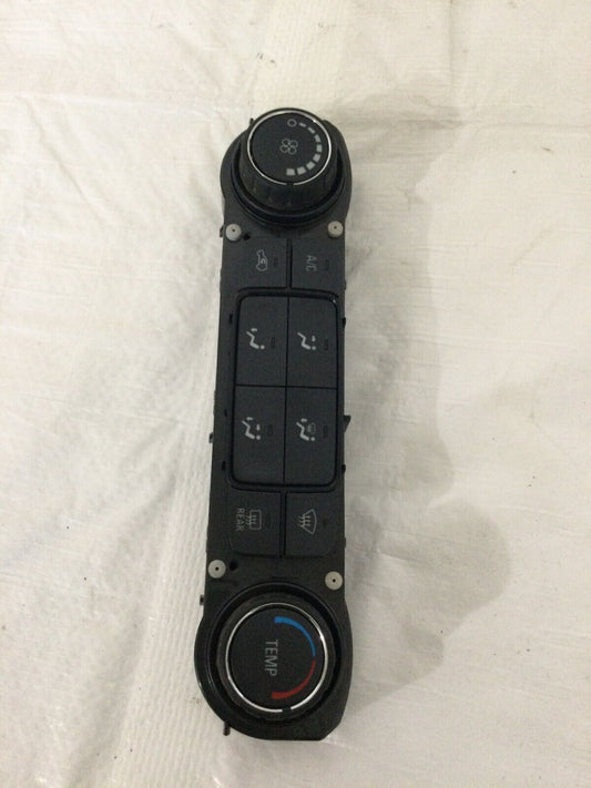 2018 Chevrolet Silverado 1500 Heater AC Temperature Control Unit OEM 84164472