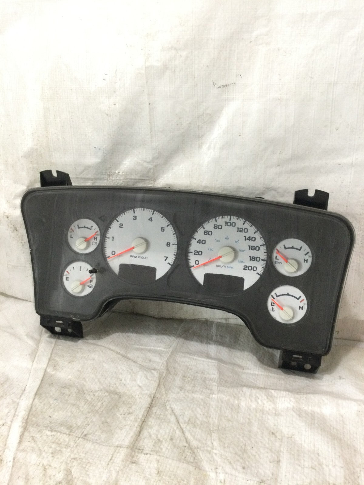 2005 Dodge Ram 1500 Speedometer Instrument Cluster 56051102AG KPH OEM