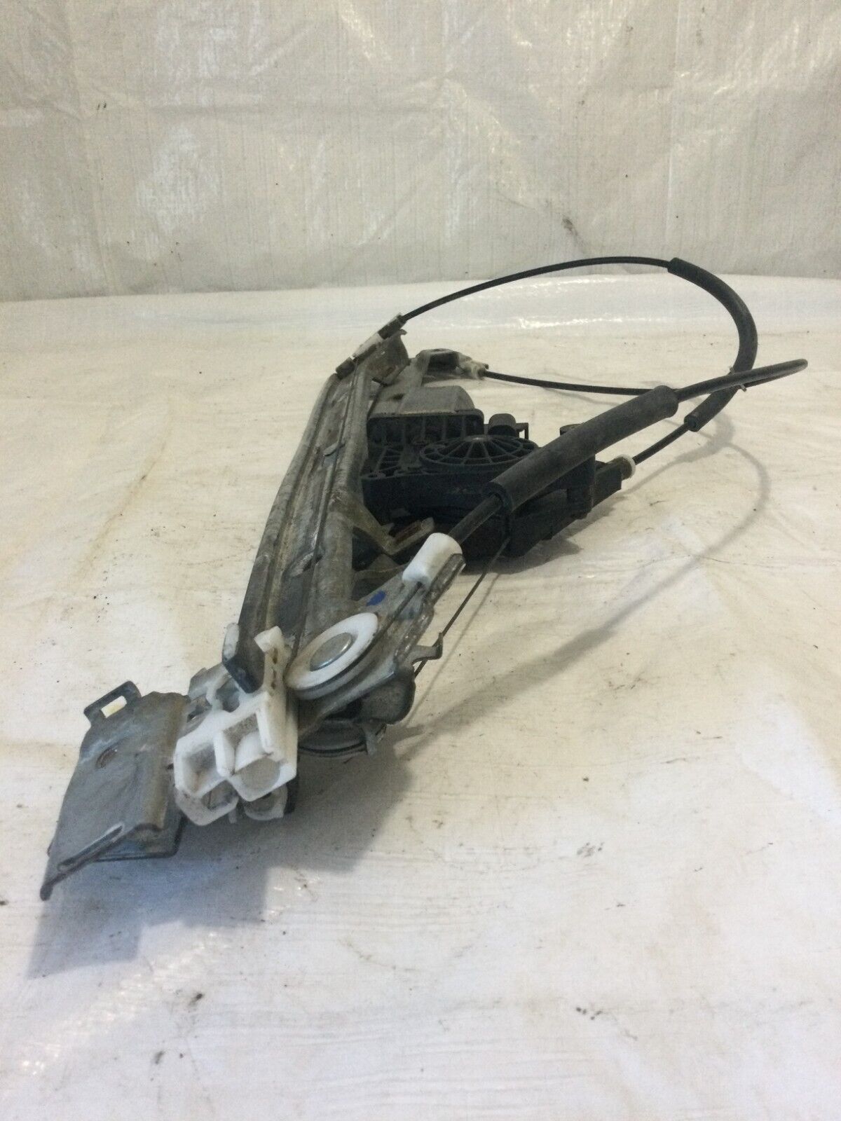 2002 GMC Yukon XL2500 Front Left Door Window Regulator OEM