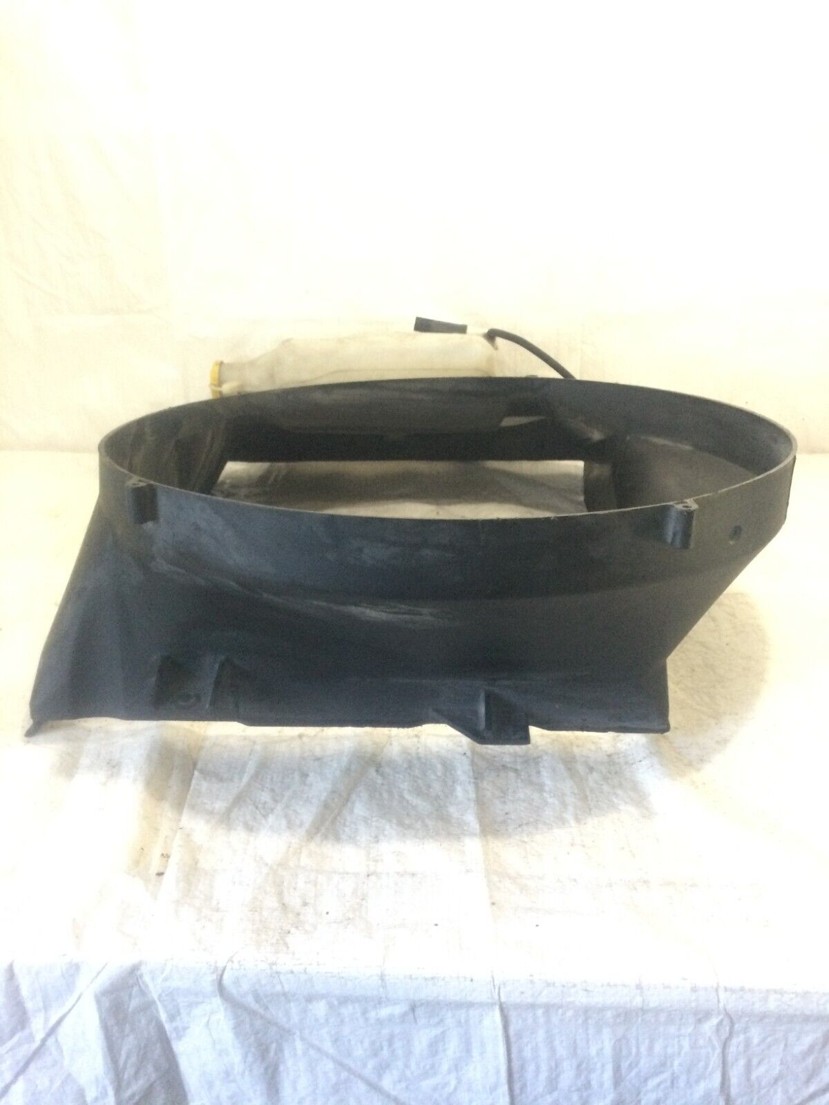 2007 Dodge Ram 1500 Fan Shroud 52028851AD 52028849AD W/ Reservoir OEM