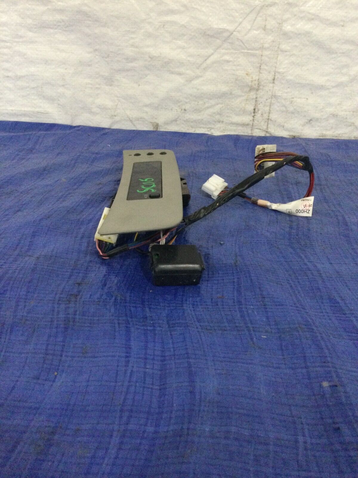 2004-2007 Nissan Titan Front Console Overhead  Display OEM