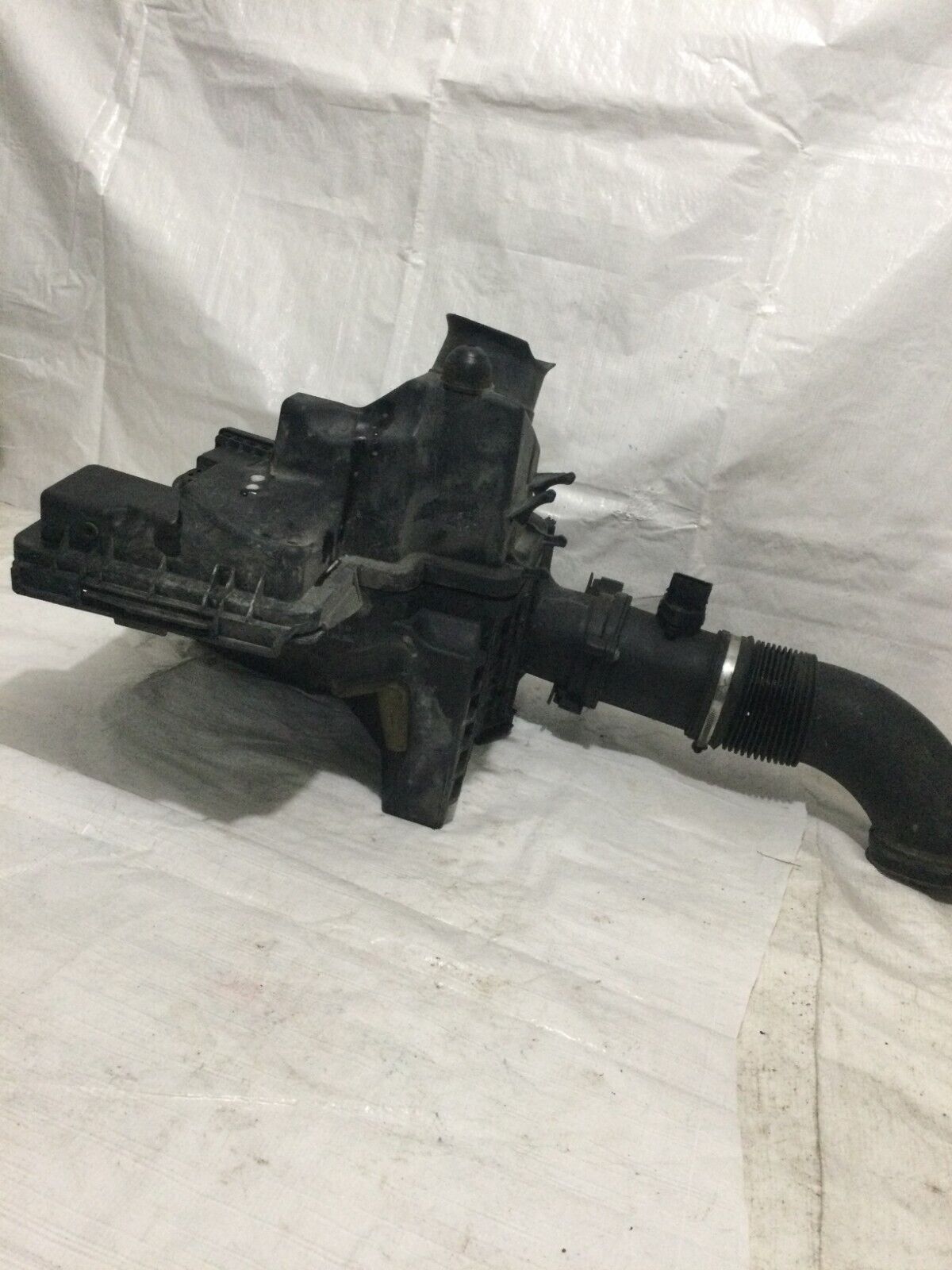 2004 BMW 7-Series  Air Box  Cleaner  OEM