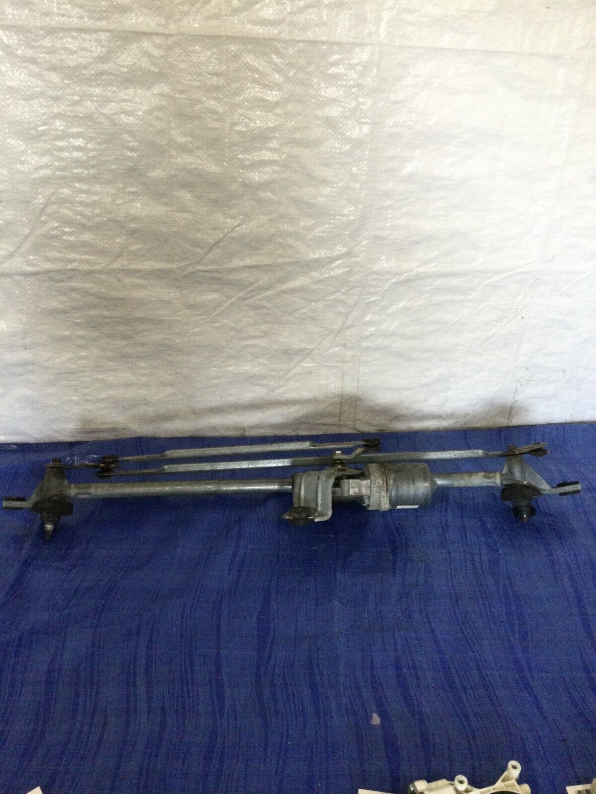 2007-2008 Cadillac Escalade ESV Front Windshield Wiper Motor W/ Linkage OEM