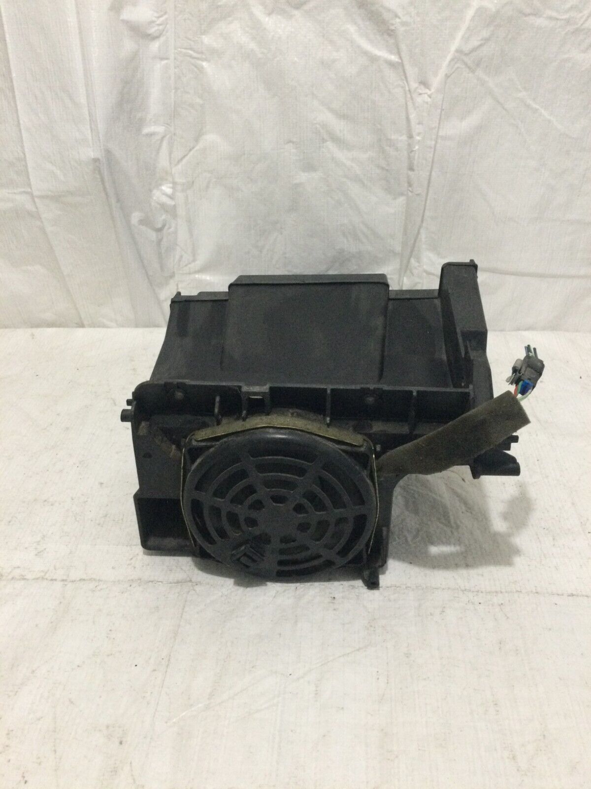 2003 Cadillac Escalade EXT Center Console Subwoofer Speaker & Box Bose 15061879