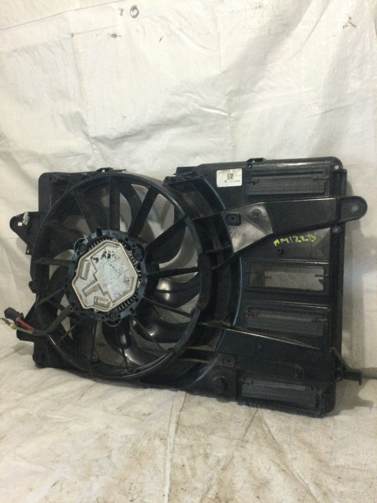 2019 BUICK REGAL 2.0L RADIATOR COOLING FAN SHROUD & BLADE & MOTOR OEM (DAMAGE )