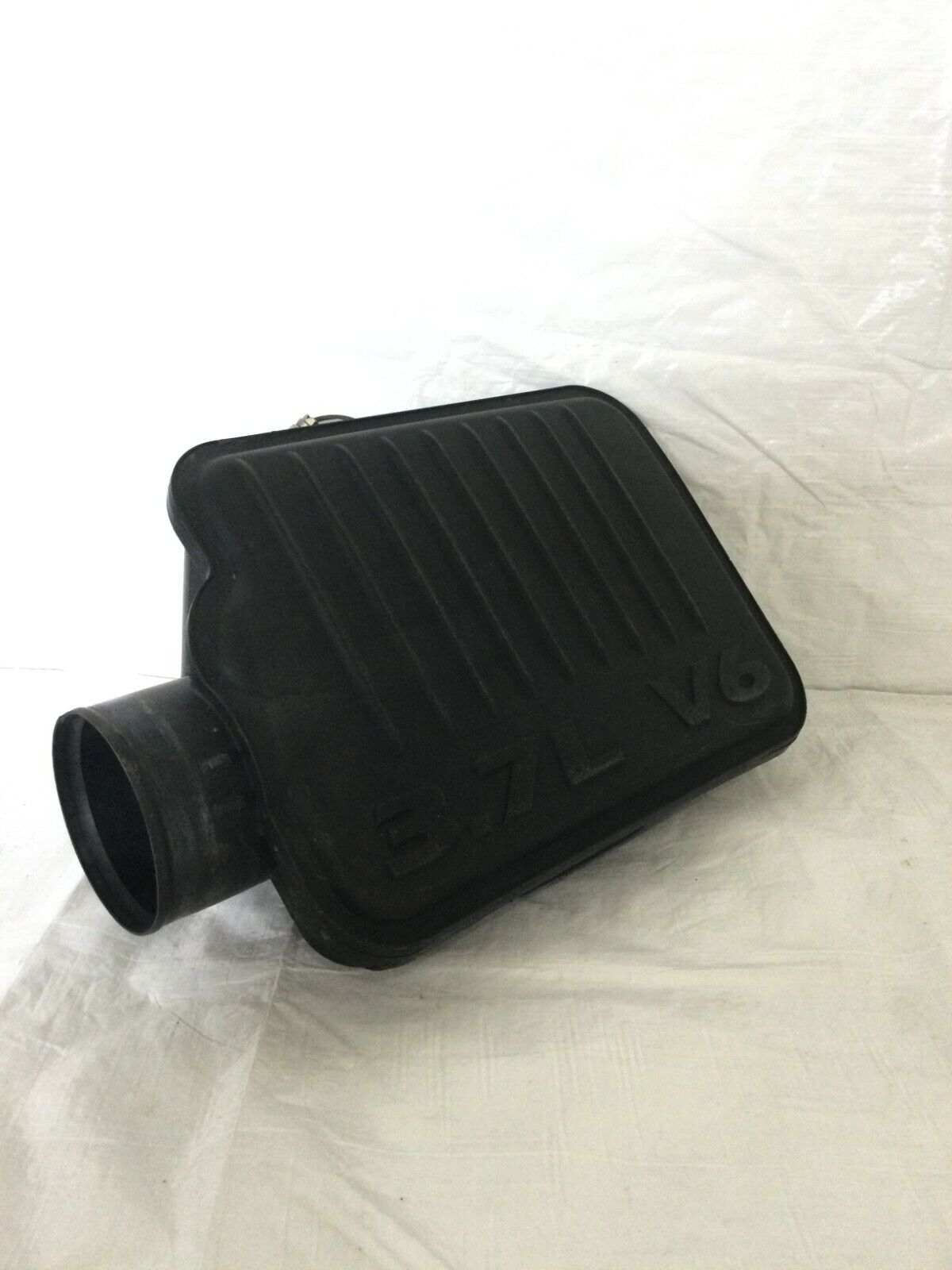 2007-2008 Dodge Nitro 3.7L Air Box Resonator Intake Cleaner 04880319AA OEM