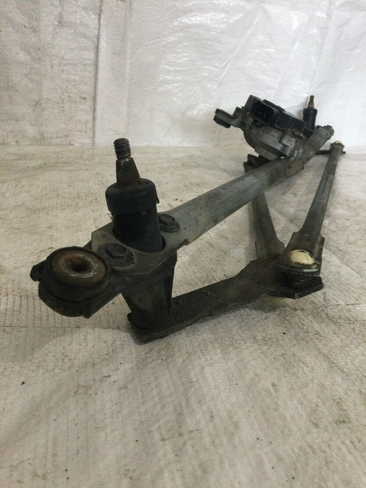2006 Cadillac Escalade Windshield Wiper Motor W/ Linkage OEM 15287854