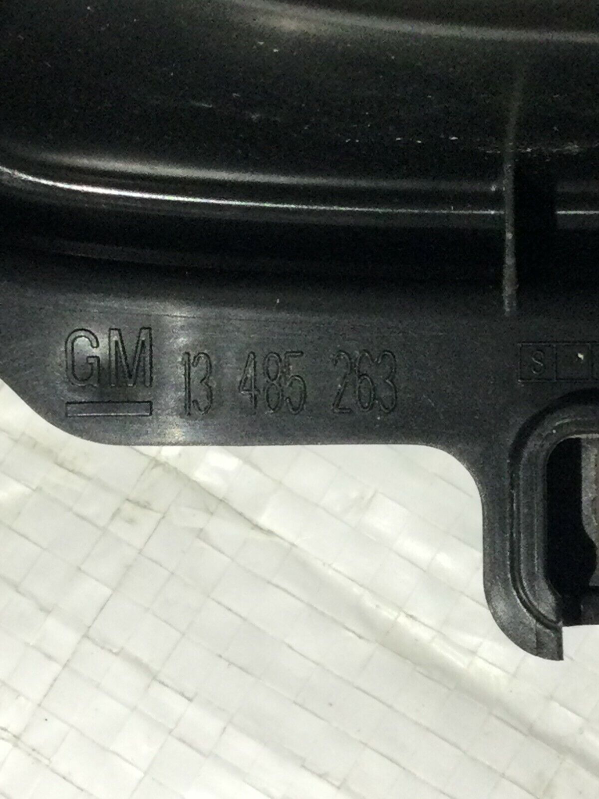 2019 Buick Regal Sportback Preferred II Center Console Cup Holder OEM 13485263
