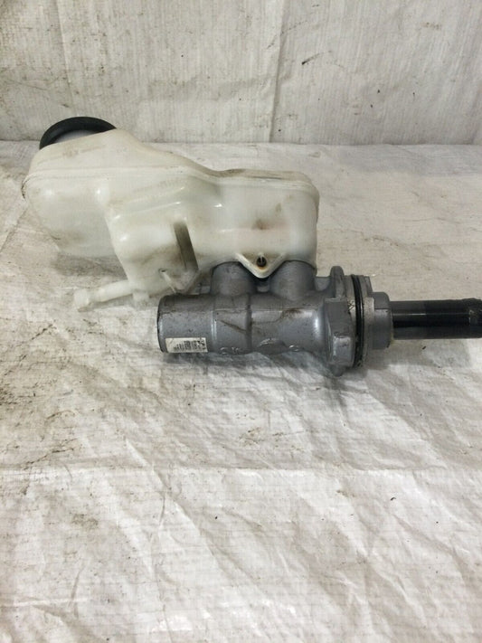 2013 Toyota Corolla Mater Brake Cylinder W/ Reservoir OEM