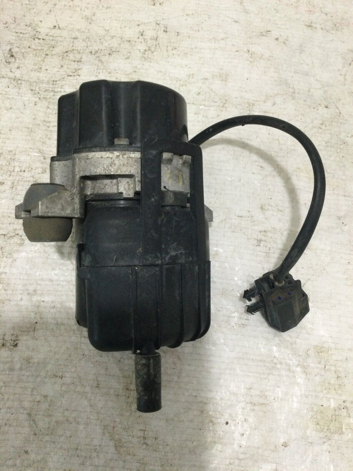 2017 2018 2019 Dodge Ram 1500 Brake Booster Vacuum Pump 180974527 OEM