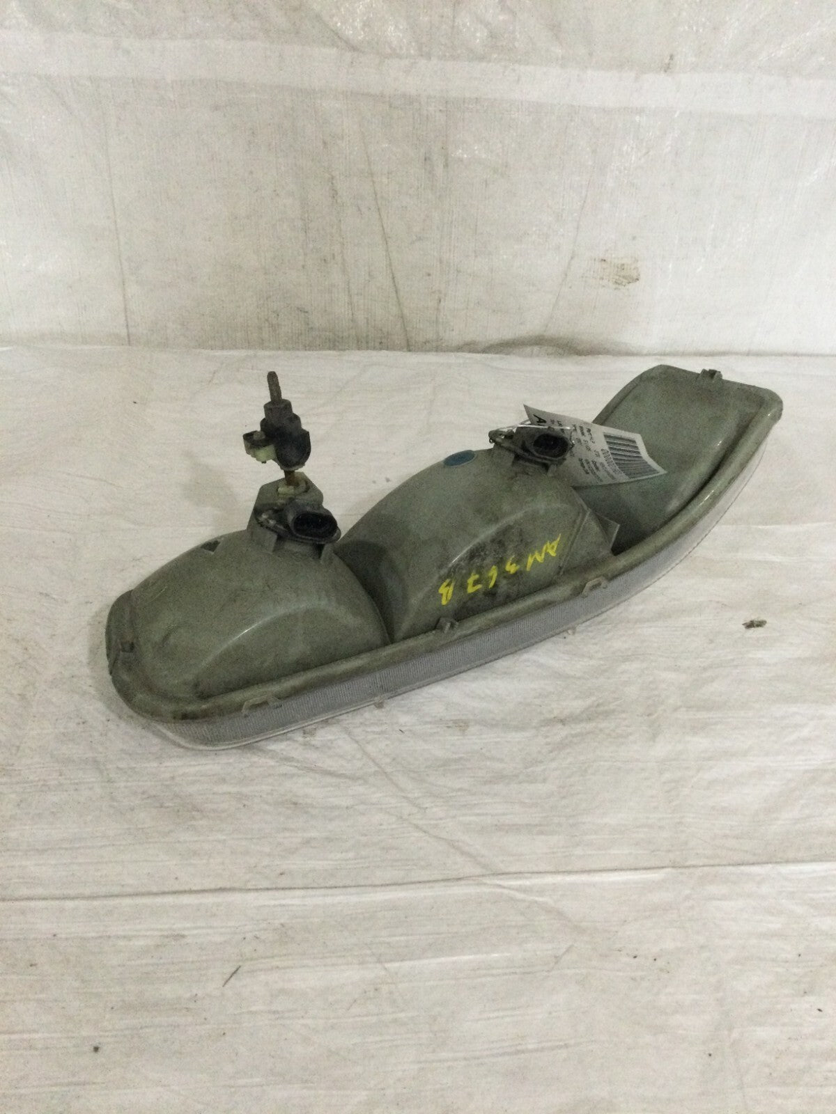 2001 Chevrolet Silverado 2500 Right Passenger Side Headlight Assembly OEM DAMAGE