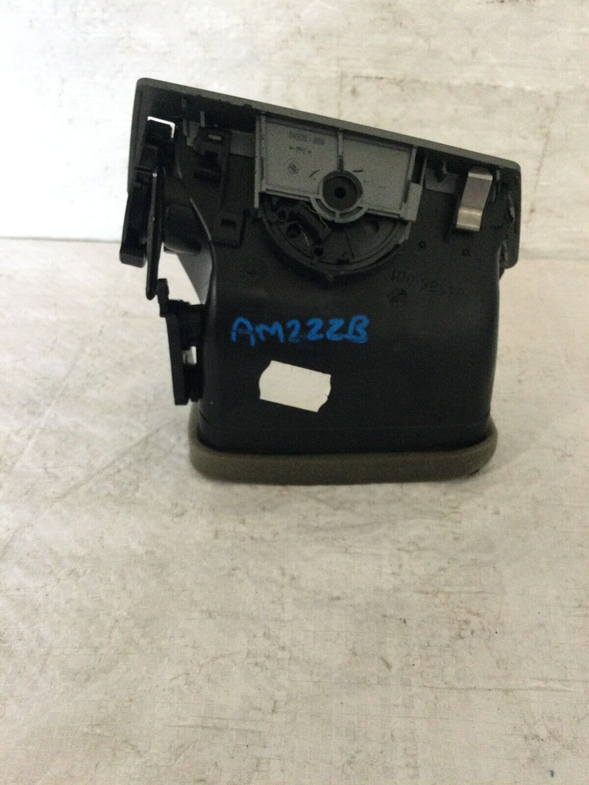  2004 BMW 745i E65/E66 Right Passenger Dash Air Vent OEM 8223334