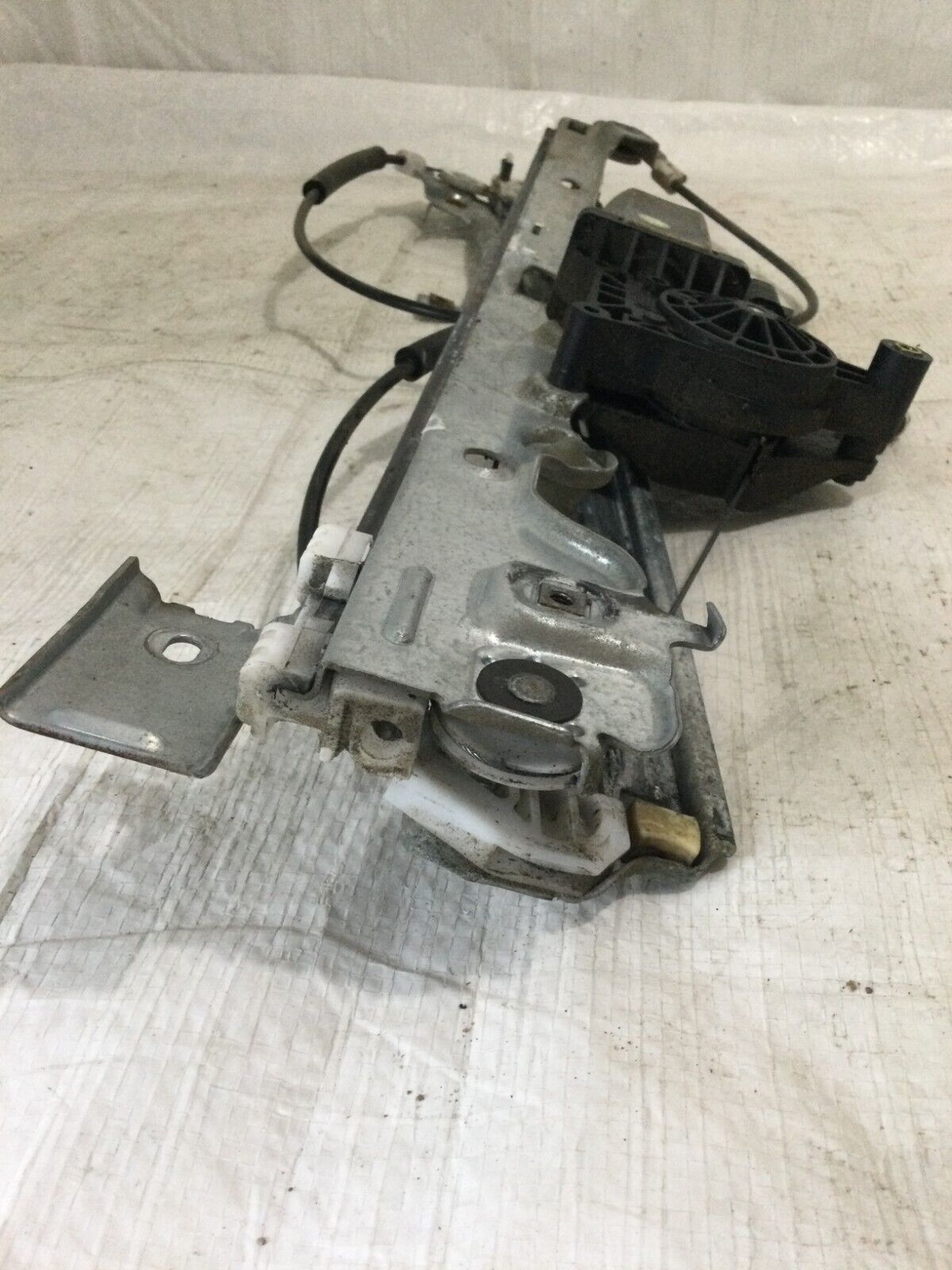 2006 GMC Sierra 2500HD Left Window Regualtor Motor OEM