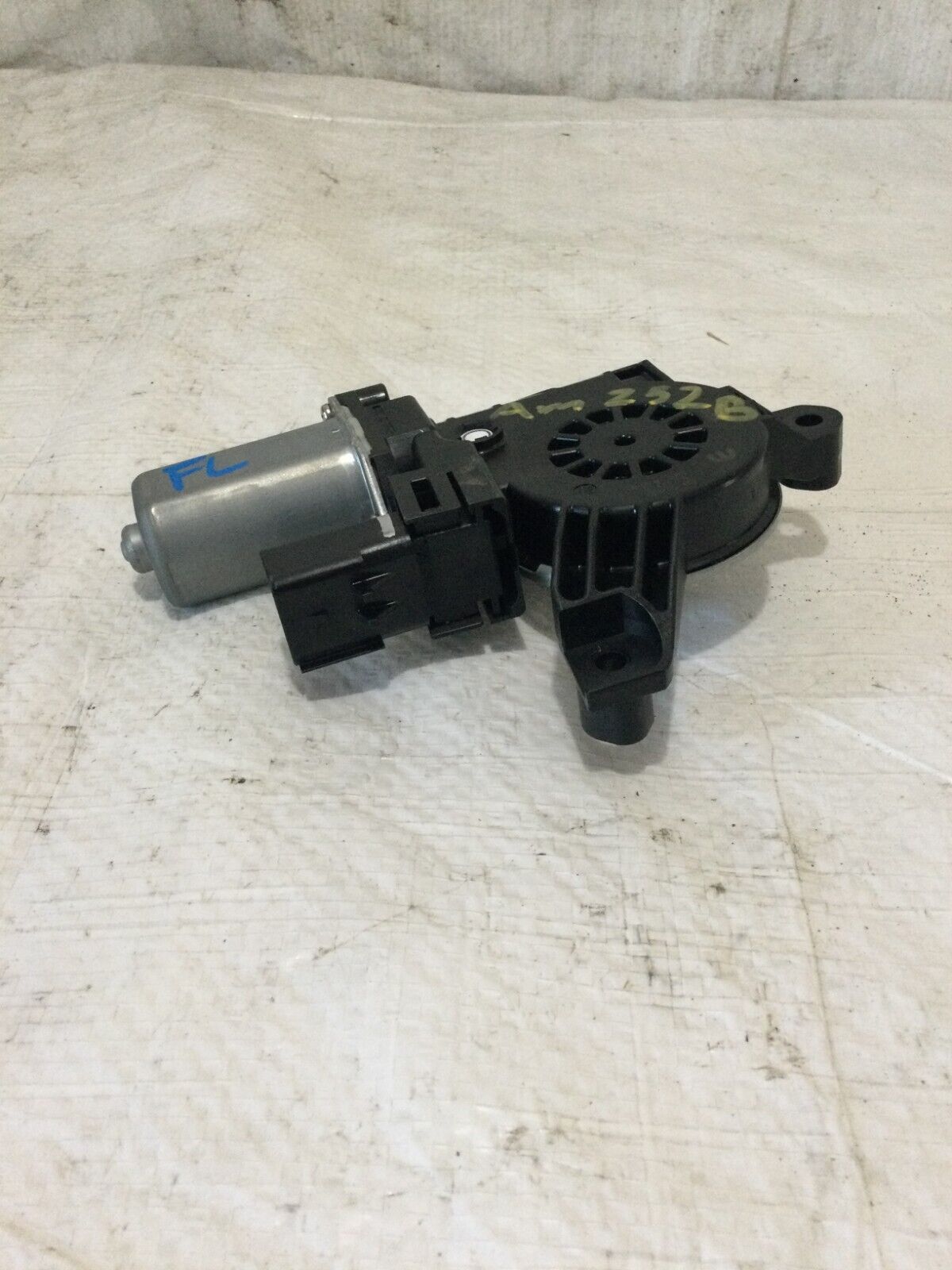 2019 RAM 1500  Front  Left  Driver Side Door Power Window Regulator Motor OEM