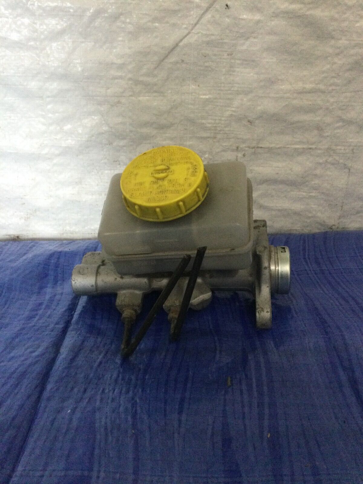 2001 Nissan Xterra Master Cylinder W/ Reservoir OEM