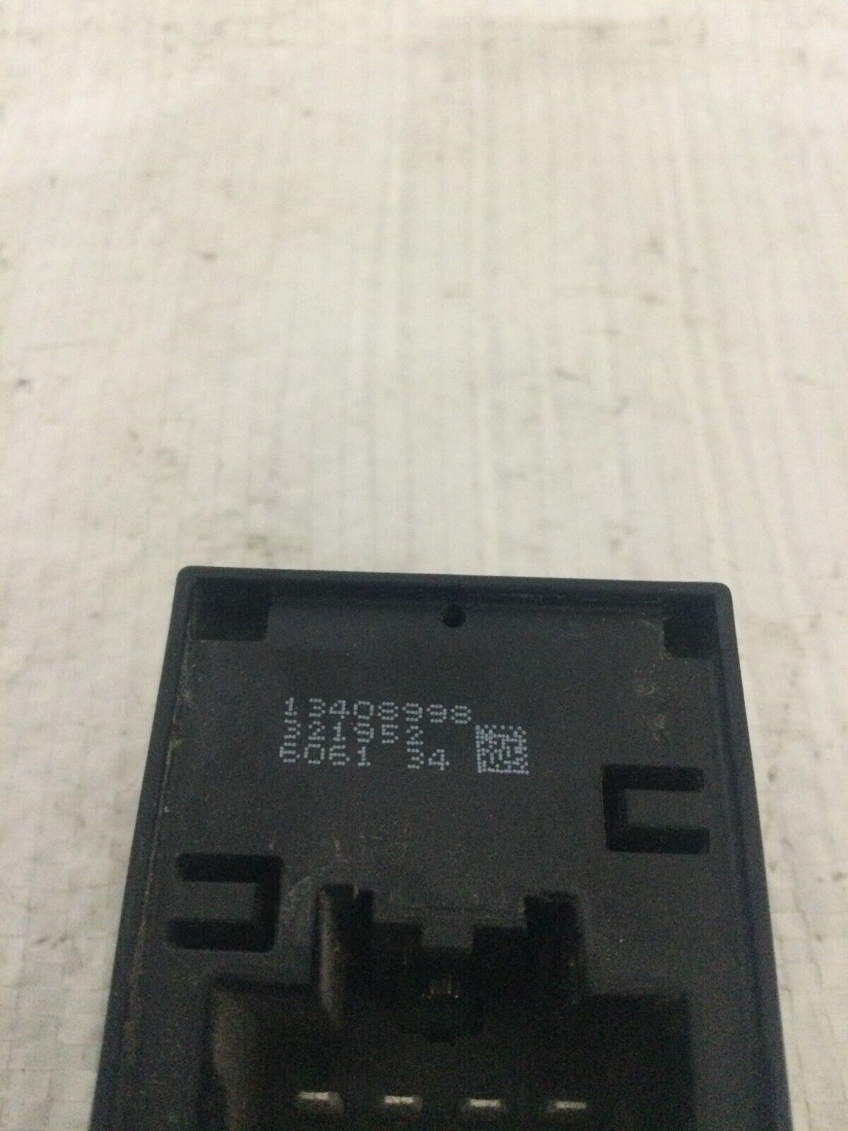2016-2019 Chevrolet Cruze Front Left Driver Window Switch OEM 13408998